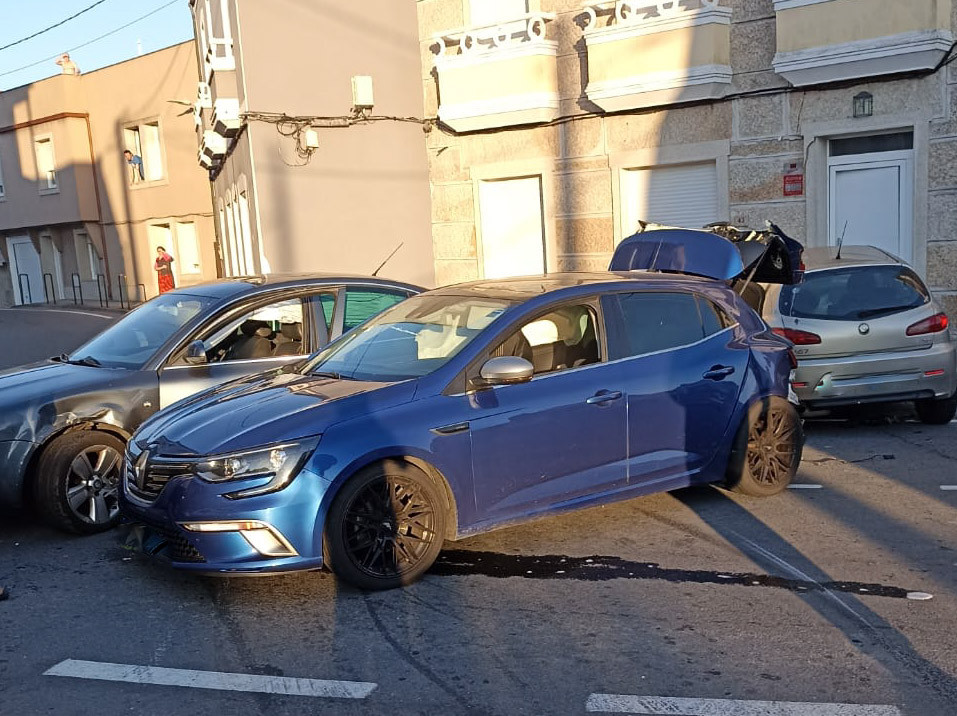 Heridas Dos Personas En Una Colisi N Entre Tres Veh Culos En La Curva