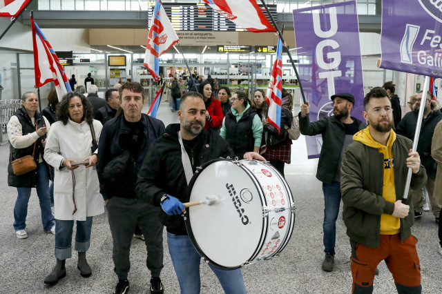 El aeropuerto de Santiago cancela más de una veintena de vuelos