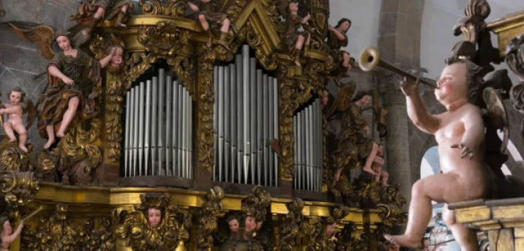 Arte, música y religión se fusionan como nunca antes para despedir la Semana Santa compostelana