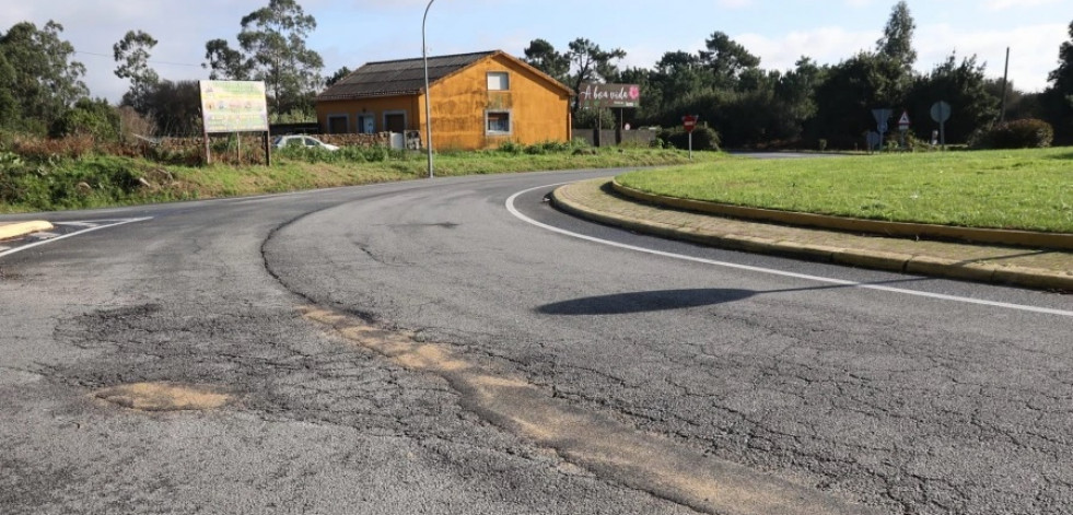 A Illa reclama el asfaltado de la salida del puente y el olvidado carril bici en el vial a O Xufre