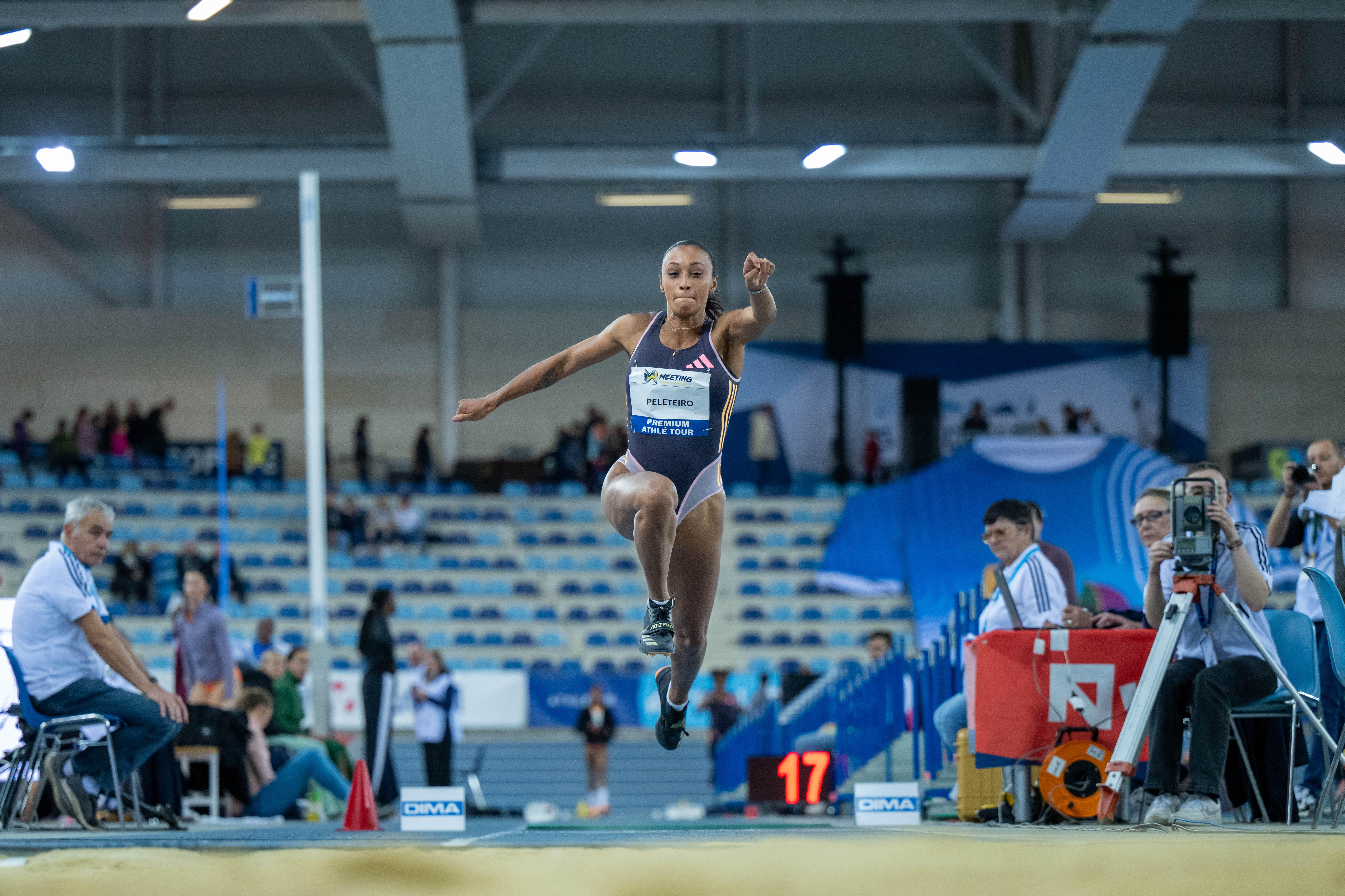 Ana Peleteiro dissipa dúvidas com seu nono campeonato de salto triplo
 #ÚltimasNotícias