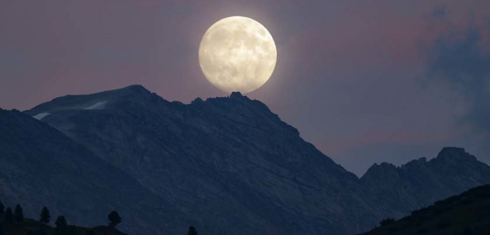 Confirman la existencia de hielo en la superficie lunar