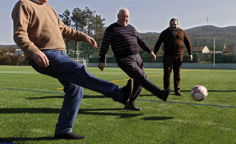 Vilagarcía invierte más de 25.000 euros en un pasillo cubierto en el campo de fútbol de Bamio