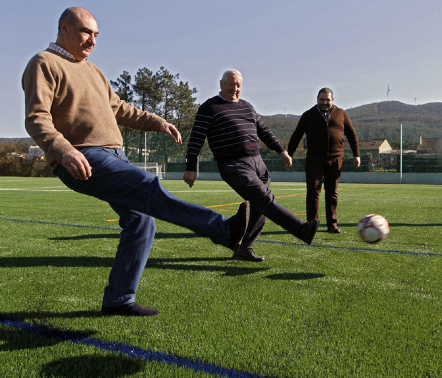 Vilagarcía invierte más de 25.000 euros en un pasillo cubierto en el campo de fútbol de Bamio