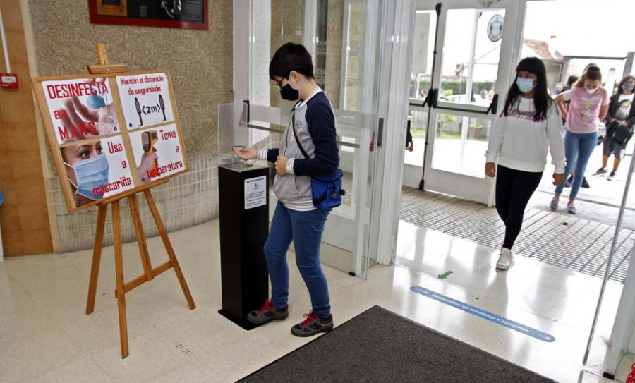 Arousa vuelve a los institutos con dudas sobre la viabilidad de las aulas “on line”