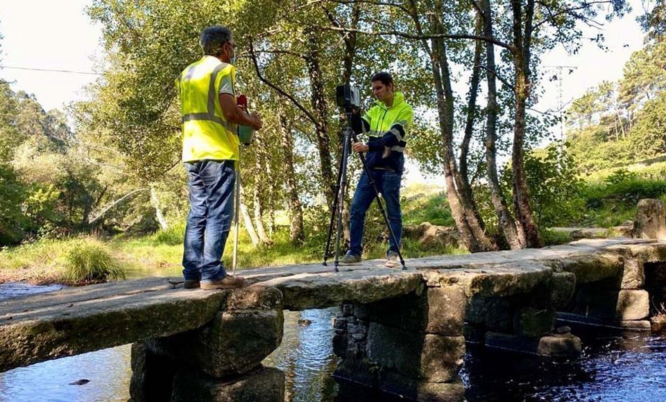 Caldas realiza el estudio topográfico previo al arreglo de la Pontella de Segade