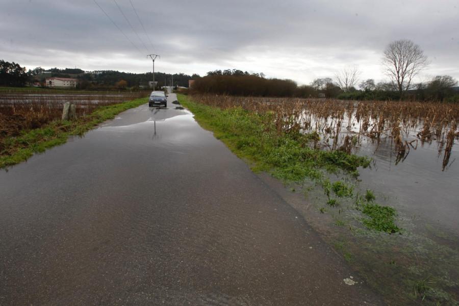 Las fuertes lluvias llevan al río Umia a desbordes puntuales y a una vigilancia más estrecha