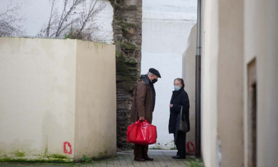 Caen los contagios de covid en casi toda Galicia, con repuntes en Vigo y Ferrol