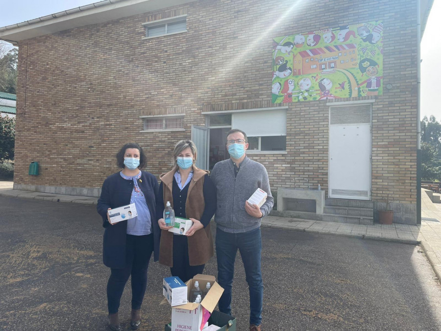 MI dona 2.400 mascarillas y gel a los colegios de las dietas de un pleno que veía innecesario