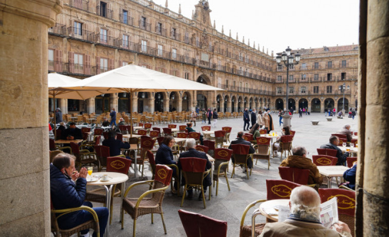 Las comunidades estudian aliviar las medidas en Semana Santa