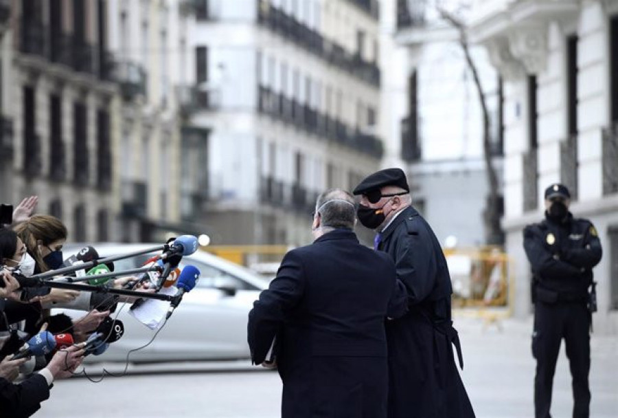 Villarejo señala que la conversación en la que afirmaba que Rato había "trincado" sobres con dinero fue manipulada