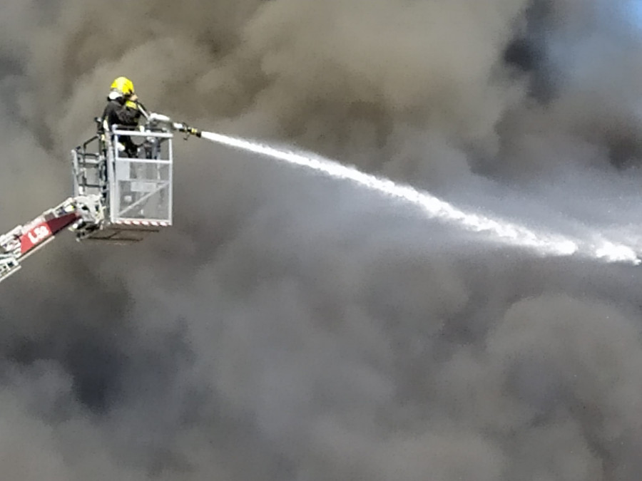 El incendio en Jealsa Rianxeira calcinó unos 11.000 metros cuadrados de las zonas de congelados, cocción y procesado