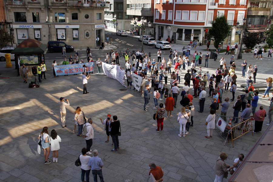 Vilaxoán acude al centro en protesta por la merma de servicios