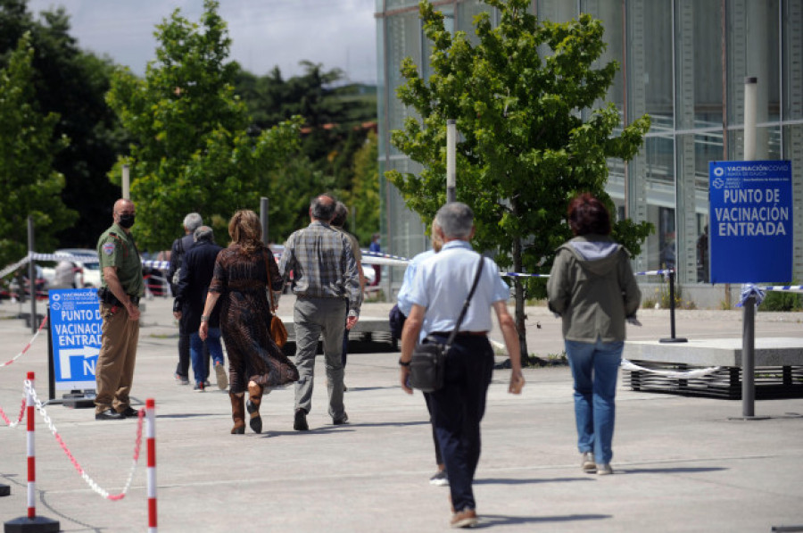 Galicia suma más de 3.770 personas inmunizadas contra la Covid y supera las 672.240 con pauta completa