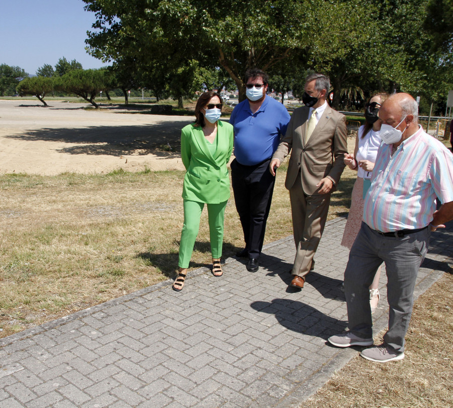 A Illa habilita un aparcamiento disuasorio y un carril bici desde O Bao para reducir el tráfico