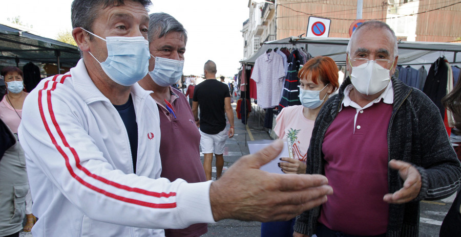 Ambulantes de Vilagarcía critican ahora el paso de coches por la zona del mercadillo