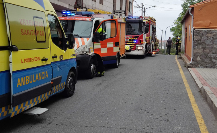 Evacuado al Hospital un vecino de A Torre tras el incendio de una sartén en su casa