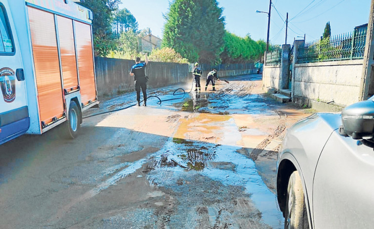 Guillán amanece bajo un manto de lodo y con fincas totalmente inundadas