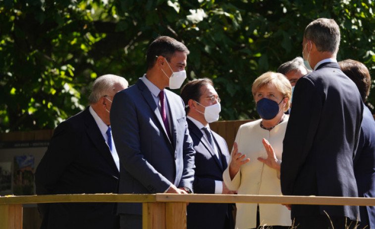 Merkel pide una Unión Europea más soberana al recoger el premio Carlos V en Yuste