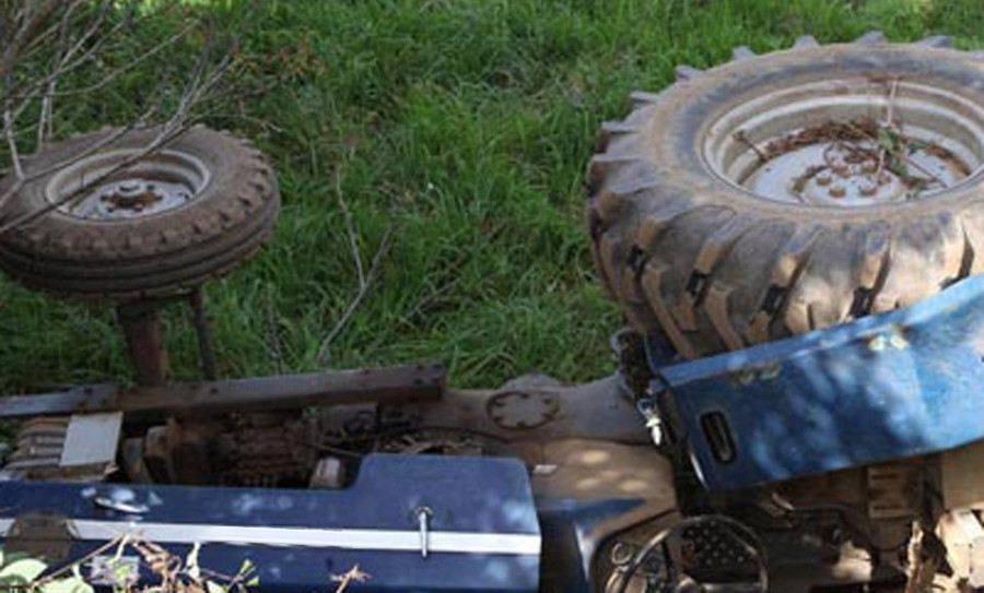 Muere un hombre al volcar el tractor que conducía en Poio (Pontevedra)