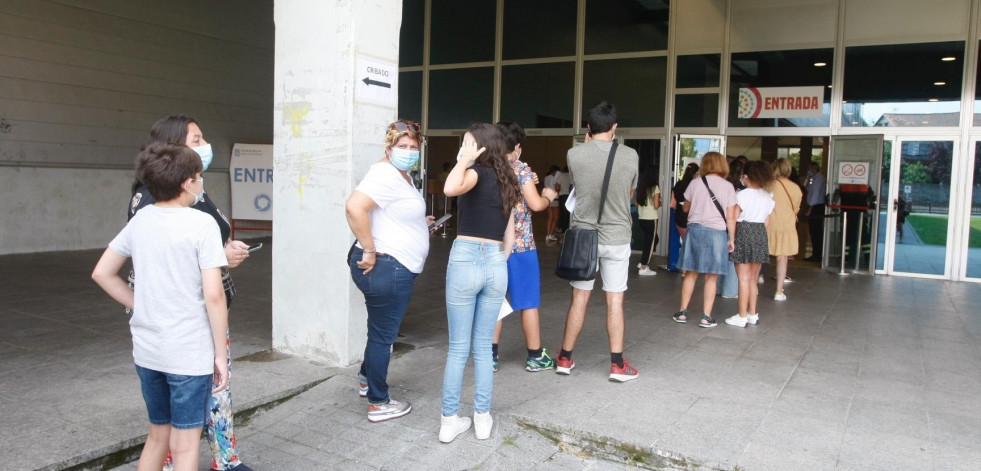 El Sergas estudia vacunar en hospitales del área de Pontevedra-O Salnés como alternativa a los recintos feriales