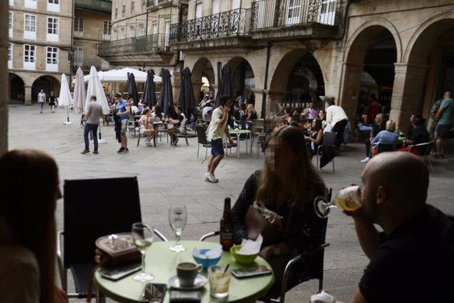 Galicia se sitúa en riesgo bajo y a punto de superar los 800 casos activos