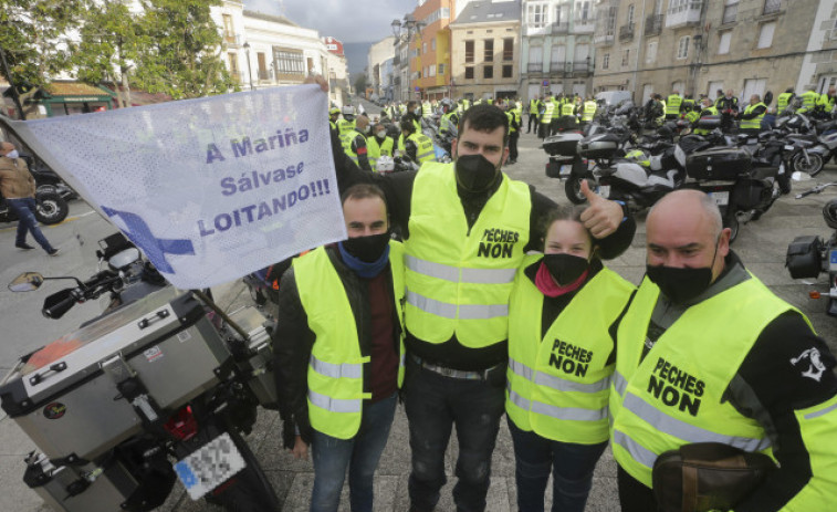 Multitudinaria concentración de motoristas en A Mariña contra el desmantelamiento de Alcoa