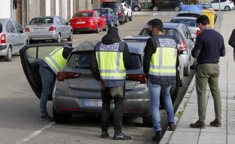 La Udyco mantiene abierta una operación con al menos un detenido en Vilagarcía