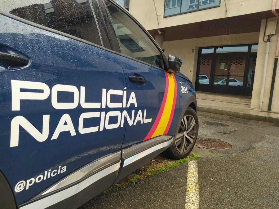 Detenido en Ribeira un joven tras ser sorprendido robando en el garaje de una vivienda