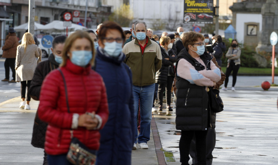 La sexta ola avanza sin control en Arousa y O Salnés suma más de 500 positivos