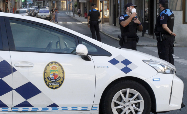 La Policía Local de Vilagarcía denuncia a un conductor que no tenía carnet ni seguro