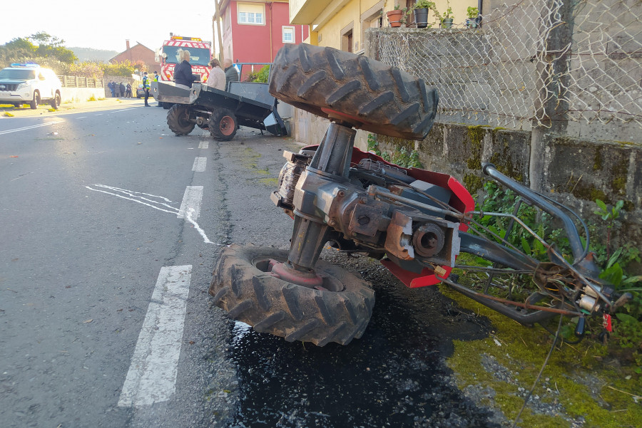 Ingresado en la UCI del Clínico el octogenario herido en Ribeira en un accidente con su motocultor