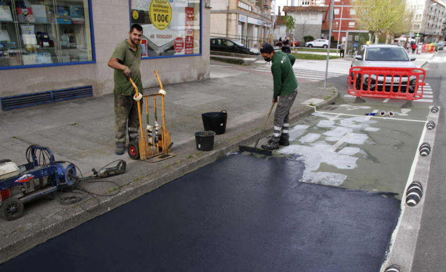 Empiezan las obras de arreglo y repintado de las ciclovías por la avenida Doutor Tourón