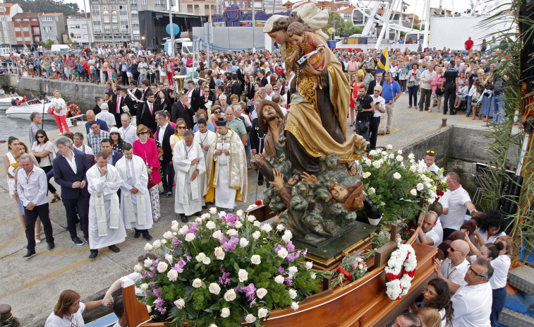 La procesión y la verbena regresan a O Grove para honrar a la Virxe do Carme