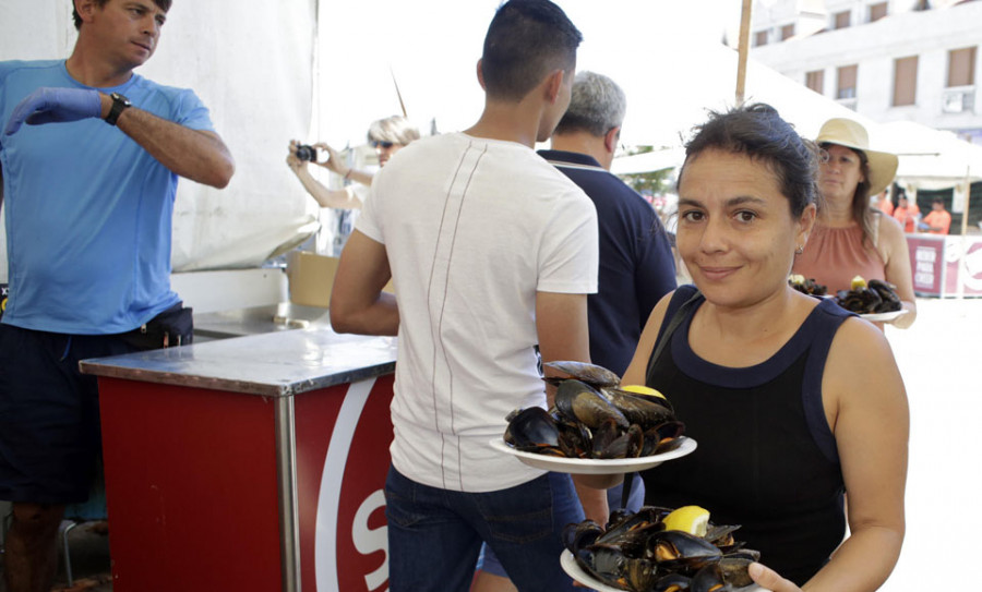 Las fiestas gastronómicas regresan a A Illa para animar el verano y dar oxígeno a los clubs