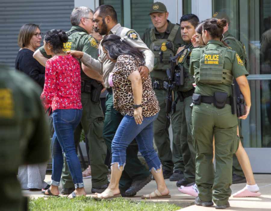 Un estudiante mata a varios niños y a un profesor en un colegio de Texas