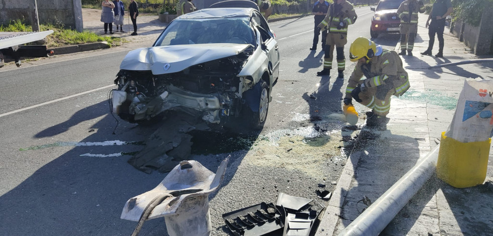 Hospitalizado el conductor de un turismo siniestrado en Vilanova