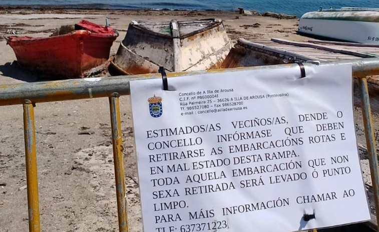 A Illa pide que se retiren las embarcaciones abandonadas varadas en el muelle de O Naval