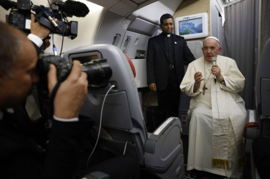 El papa deja puerta abierta a la renuncia y dice que no sería una catástrofe