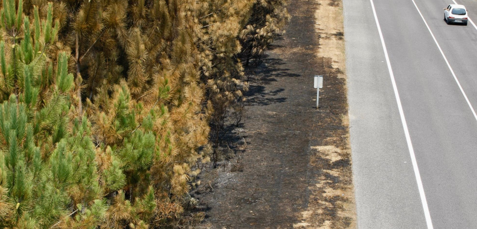 El incendio en Saiar ya se da por controlado y en O Barbanza arrasa con 2.200 hectáreas