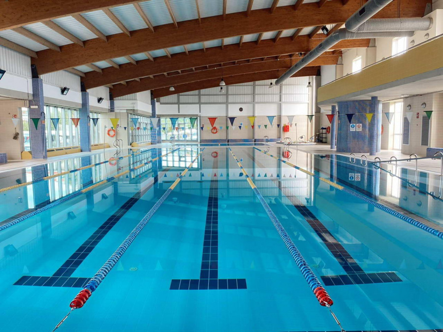 La piscina municipal de Sanxenxo reabre el lunes tras reducirse el consumo de agua