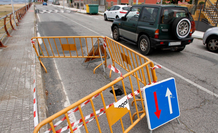 Licitan la senda peatonal para la carretera de As Sinas y la reparación del muro de la playa de A Braña