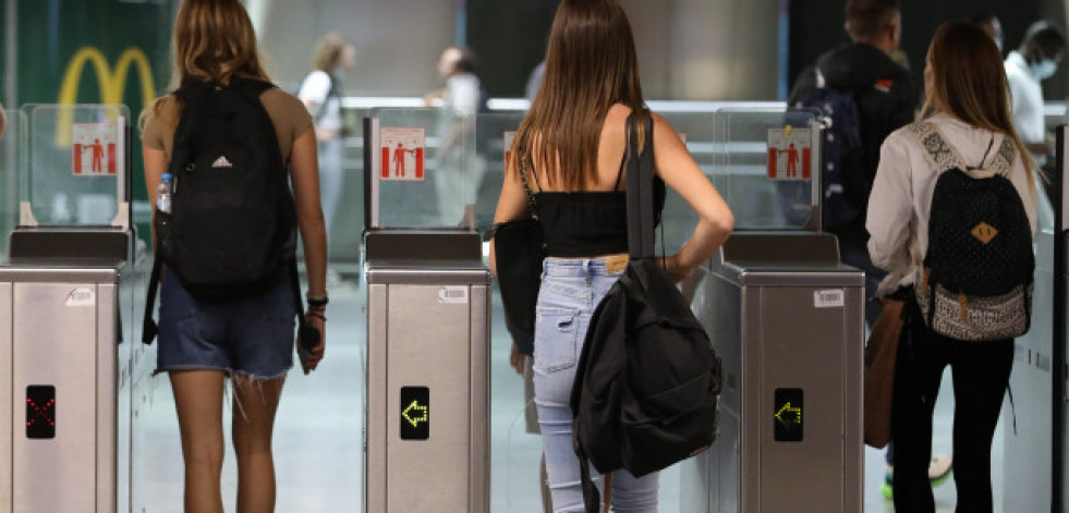 Renfe pone mañana a la venta los billetes con descuentos para jóvenes para este verano