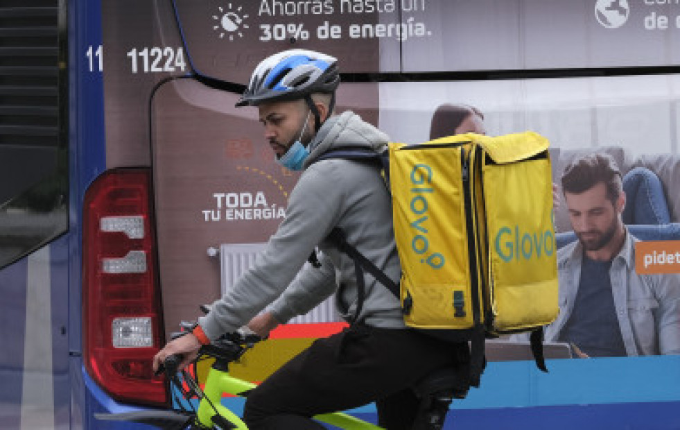 El jefe de Glovo alega ante la jueza que hará contratos laborales a sus trabajadores para evitarse conflictos legales