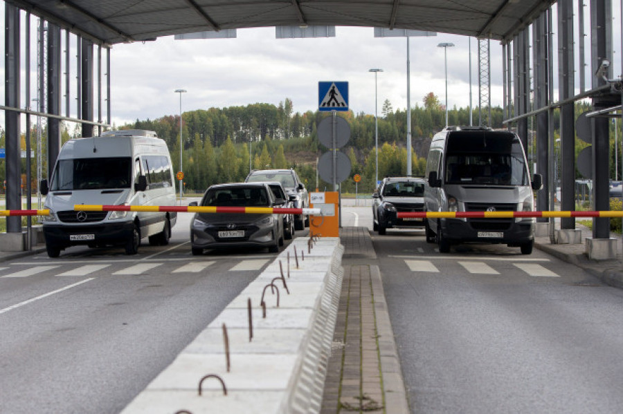 Finlandia registra colas en frontera rusa tras decisión de bloquear entrada