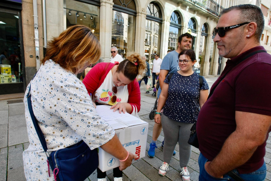 SOS Sanidade agota los pliegos de firmas y recoge más de 700 en solo unas horas