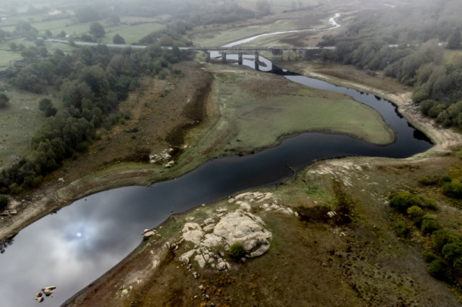 Las lluvias no frenan el descenso de los embalses gallegos, que caen al 42,6%