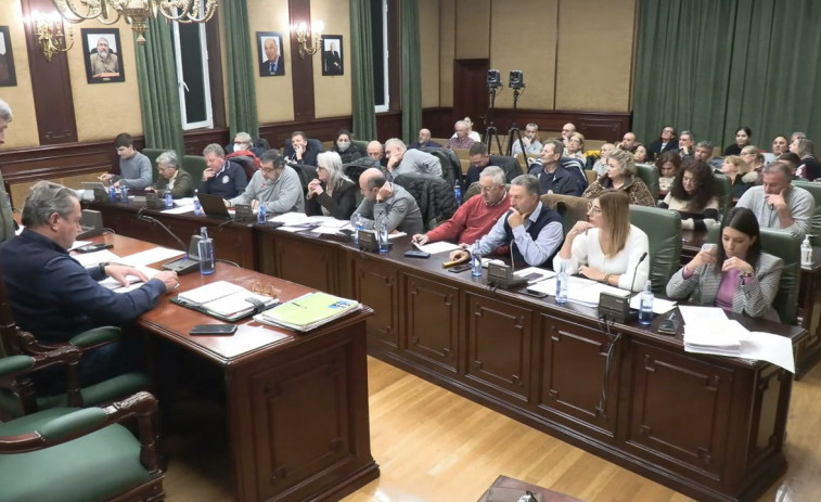 El PSOE decidirá antes del pleno de mañana si cambia su abstención por un voto favorable al presupuesto de Ribeira