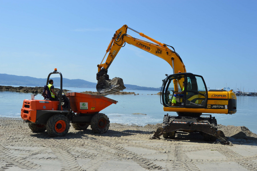 Costas pide que se estudie la demolición del morro del puerto deportivo por A Carabuxeira