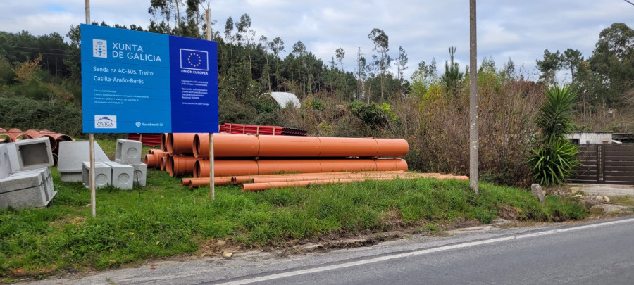 Rianxo aprovecha las obras de las aceras entre A Casilla y Pousada que promueve la Xunta para instalar la traída de agua